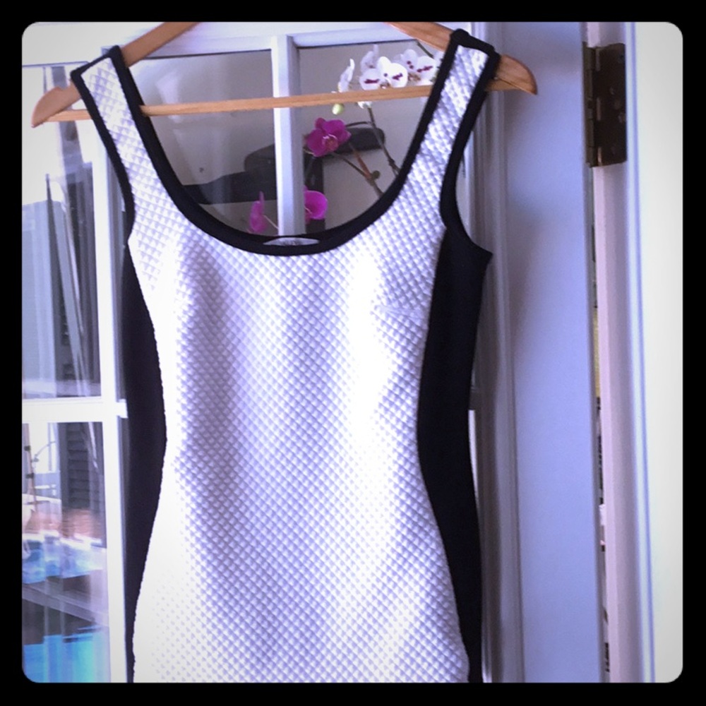 Bailey 44 black and white top